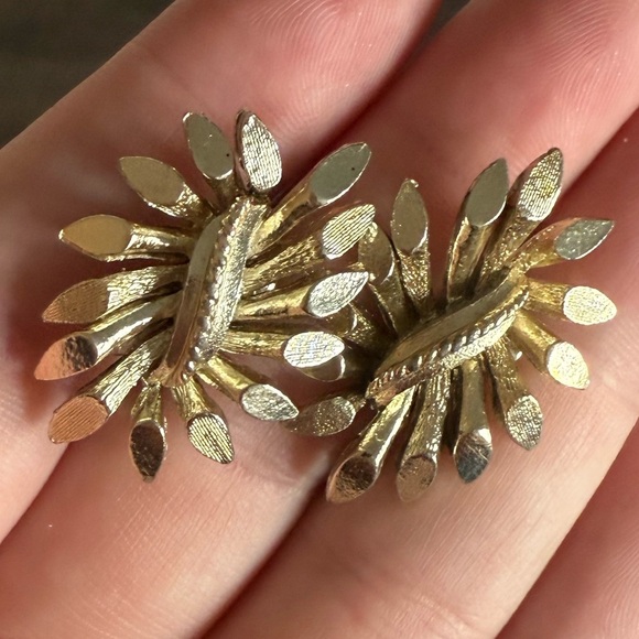 Coro Jewelry - Vintage Coro 1960s Gold Tone Clip On Earrings